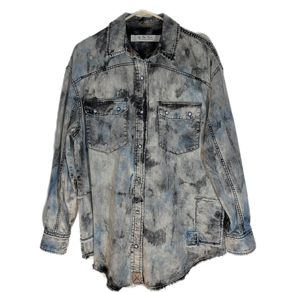 NWOT We The Free Lovestruck Shacket  Acid Washed Blue Snaps Denim Oversized  S - Picture 2 of 9